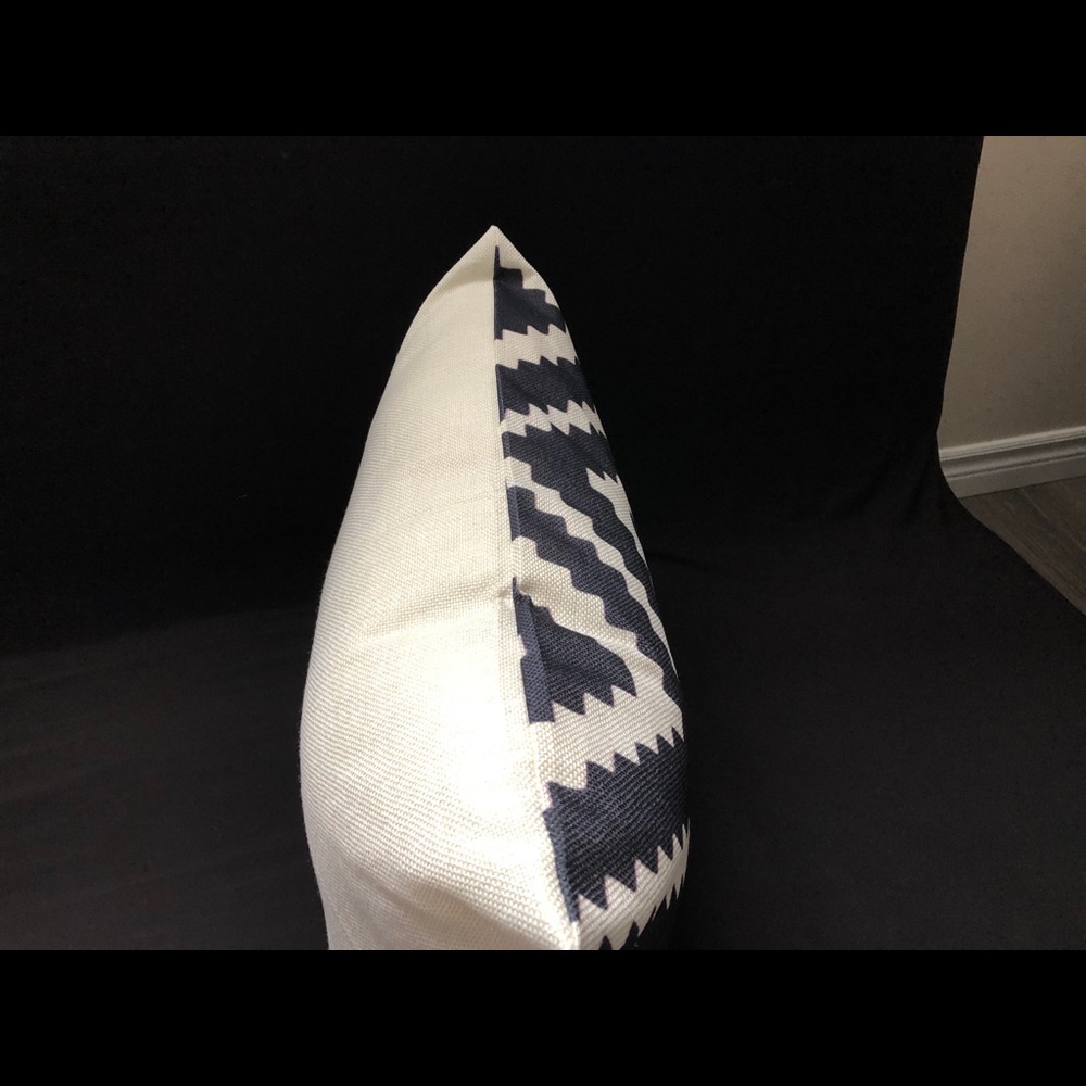 Decor pillow - Picture 2 of 2